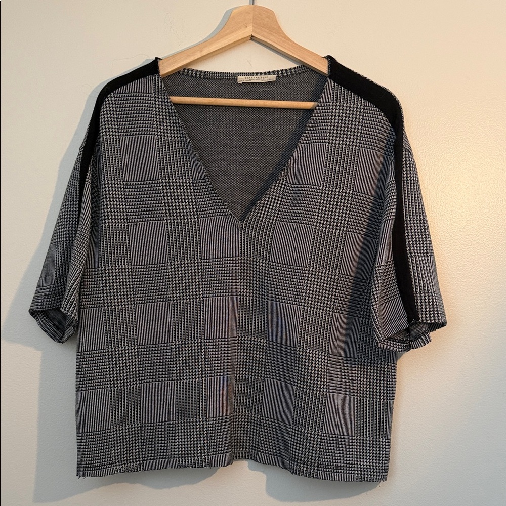Zara Trafaluc Black and White Knit Top